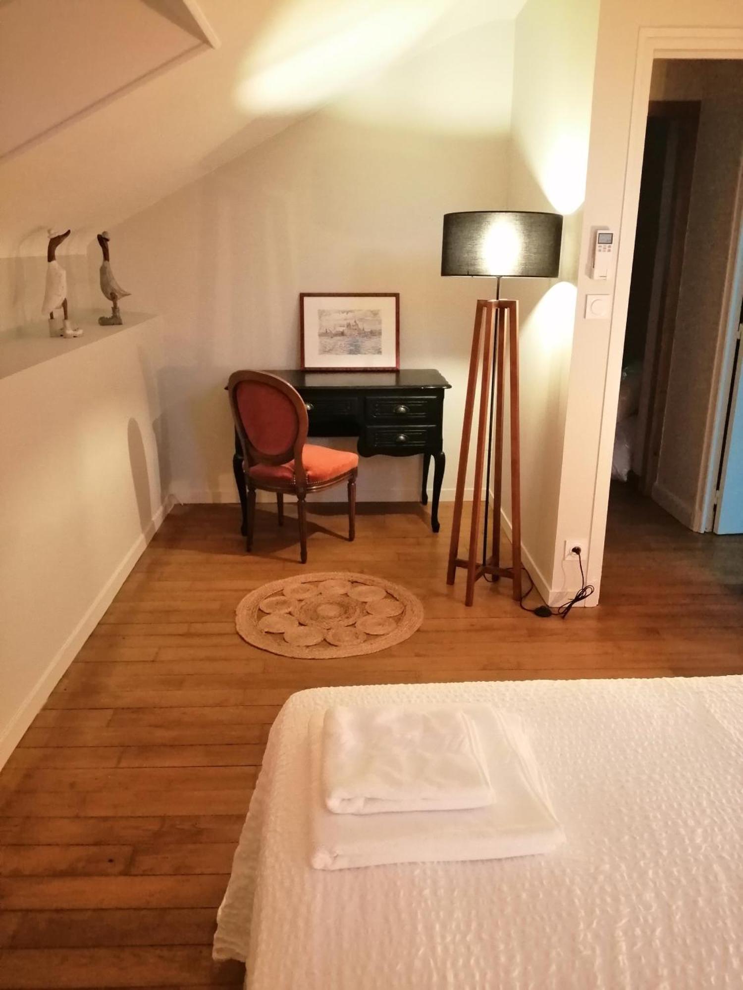 Gite Les Mareillauds - Piscine Salon 외부 사진