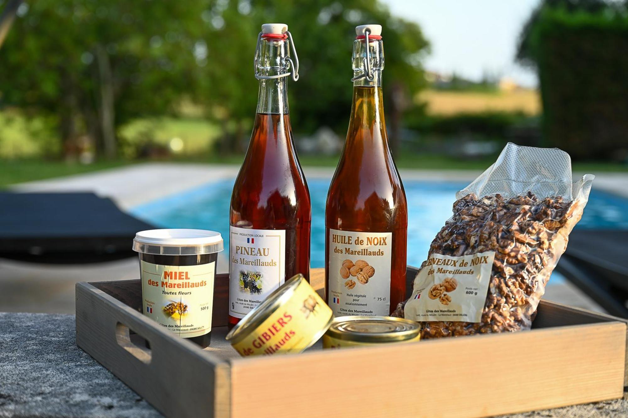 Gite Les Mareillauds - Piscine Salon 외부 사진